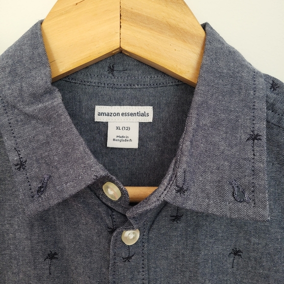 Amazon Essentials Boy's Button Down Short Sleeve Top - Picture 3 of 5